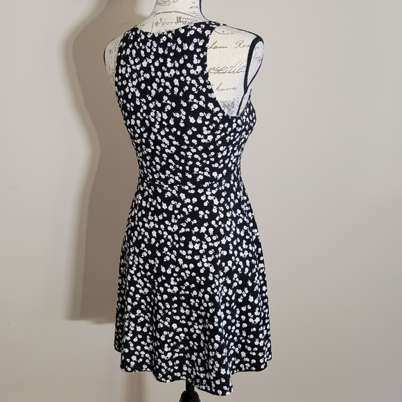 Forever 21 Black & White Floral Print Dress Med - Picture 2 of 4